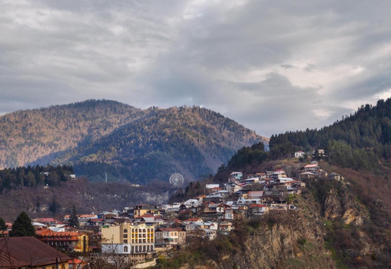 10 Keys Boutique Hotel Bordzjomi Buitenkant foto