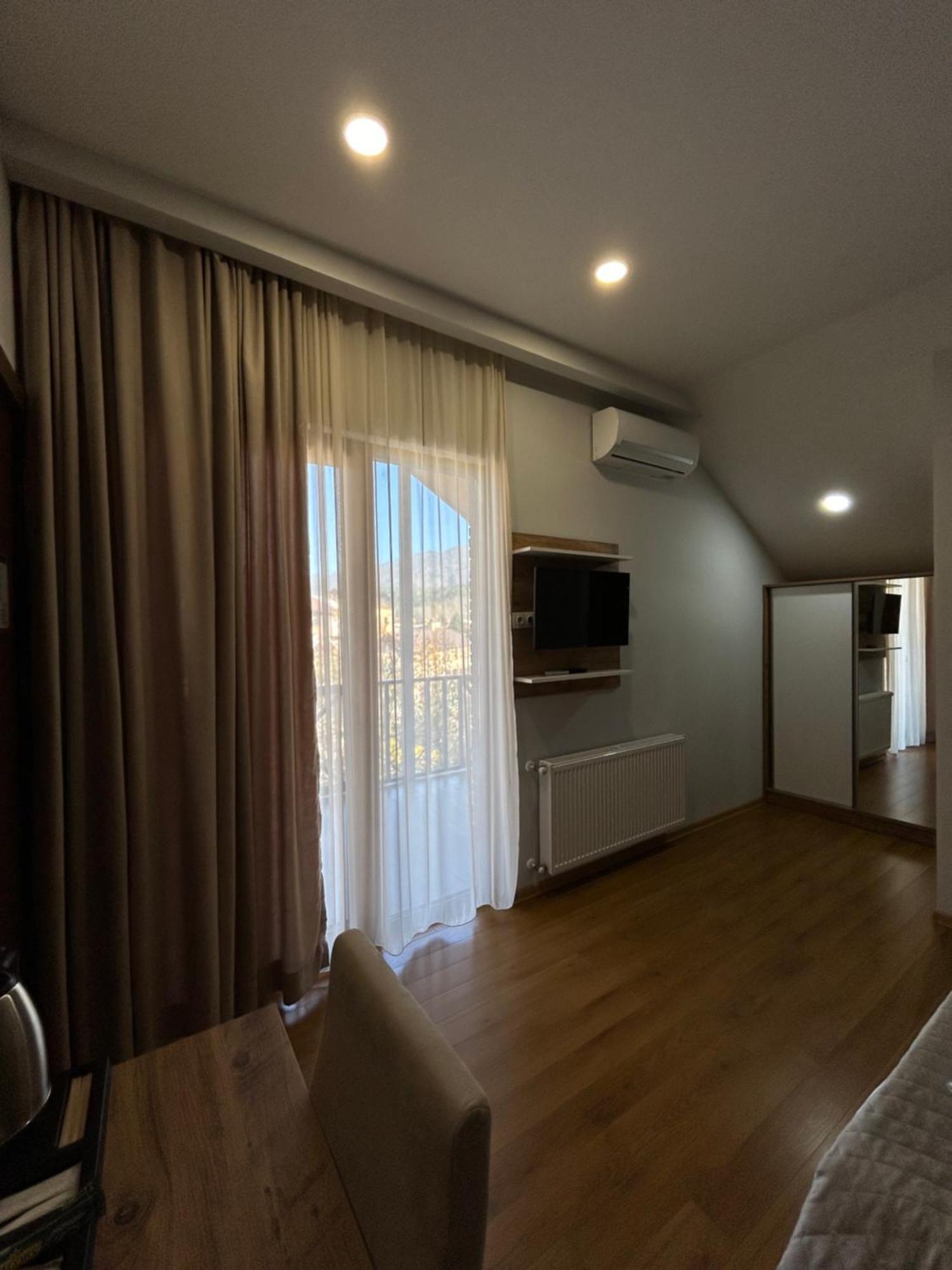 10 Keys Boutique Hotel Bordzjomi Buitenkant foto